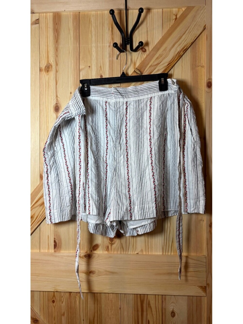 Draper James XXL White Striped Shorts with Red Embroidered Floral Detail